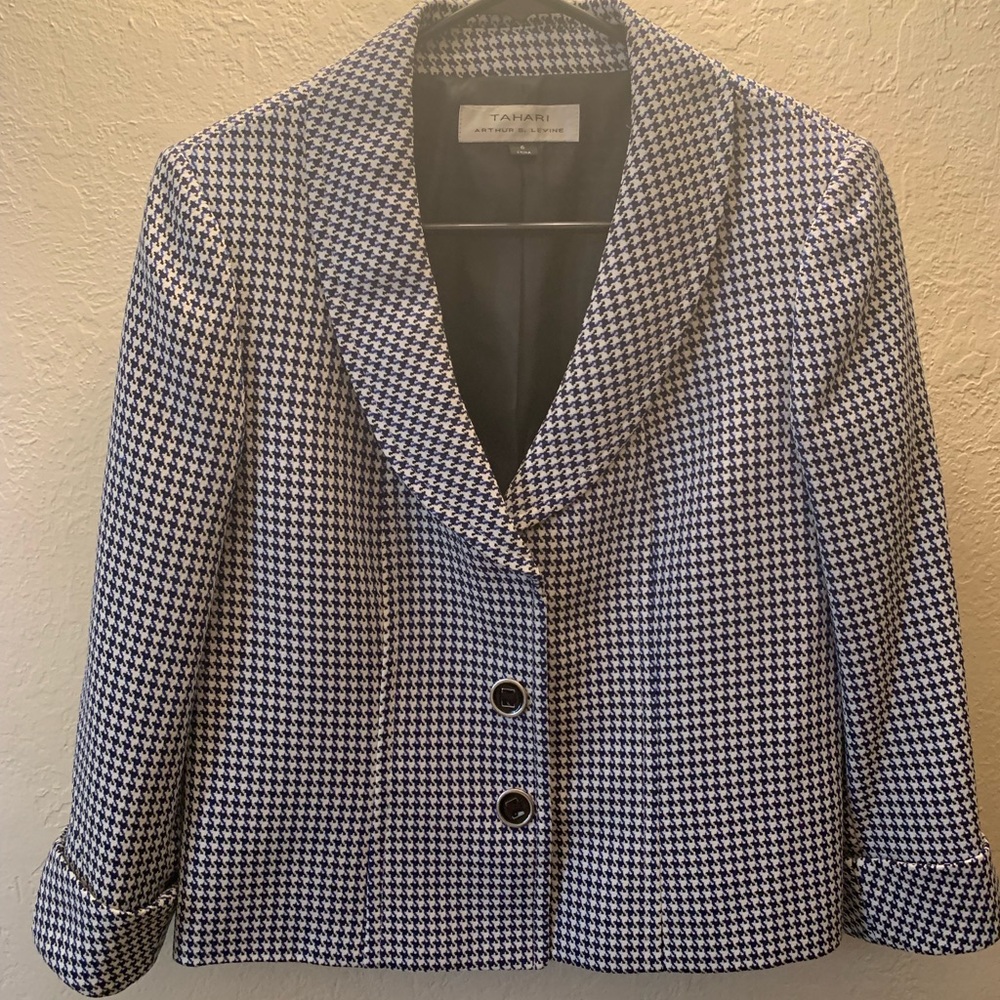 TAHARI jacket